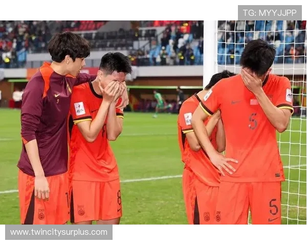 U20国青备战沙特最后一练 宋凯现身为球队陪练助阵