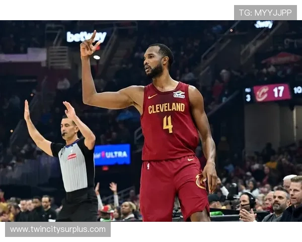 攻防兼备的莫布里全能表现助球队大胜15分11篮板5助攻3盖帽正负值高达27